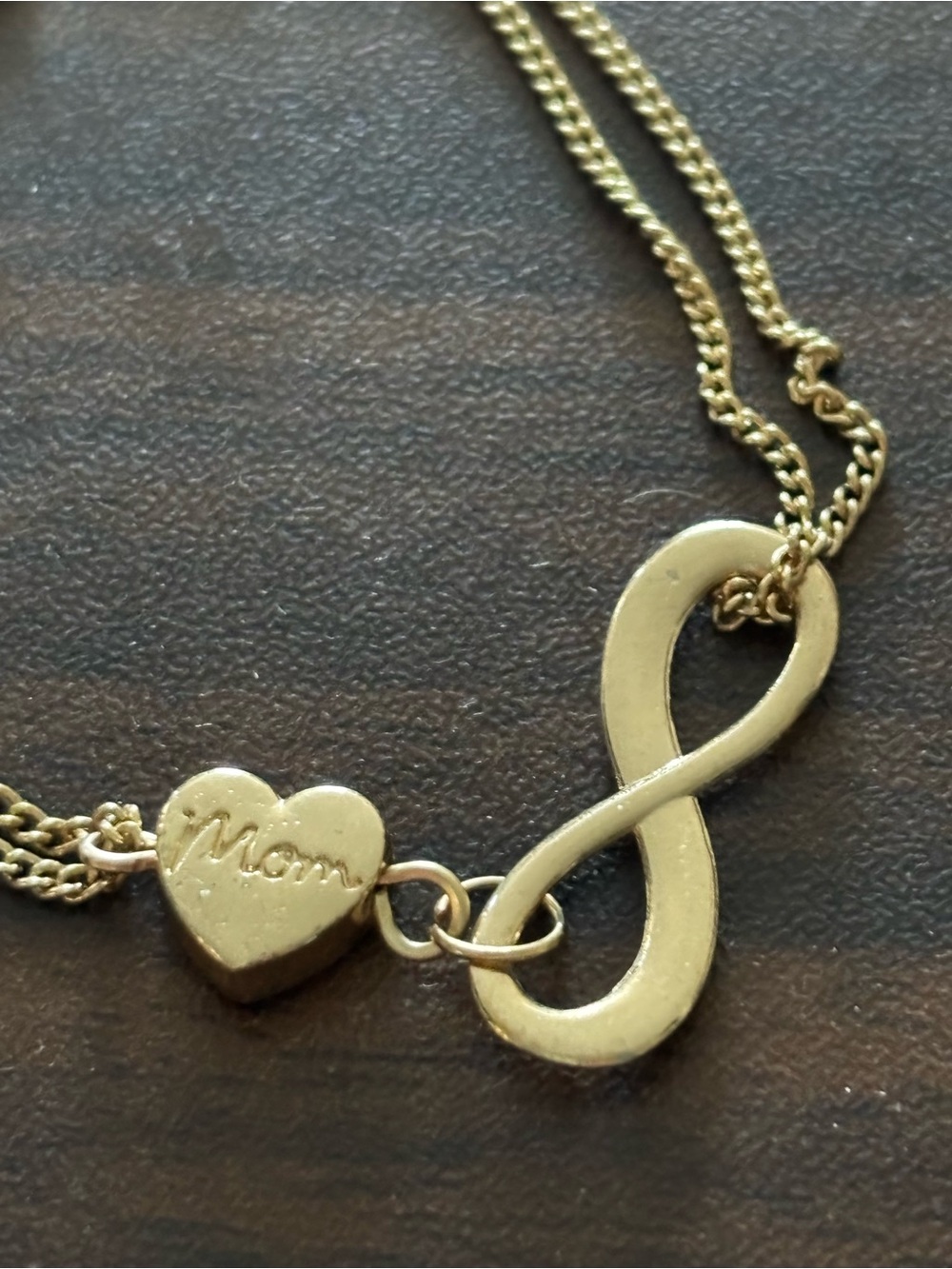 Mom Infinity Heart bracelet- Gold Tone